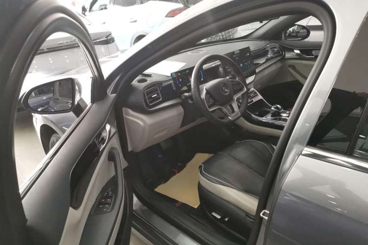 Used BYD Qin PLUS 2023 Champion Edition DM-i 120KM Excellence Model Interior 3