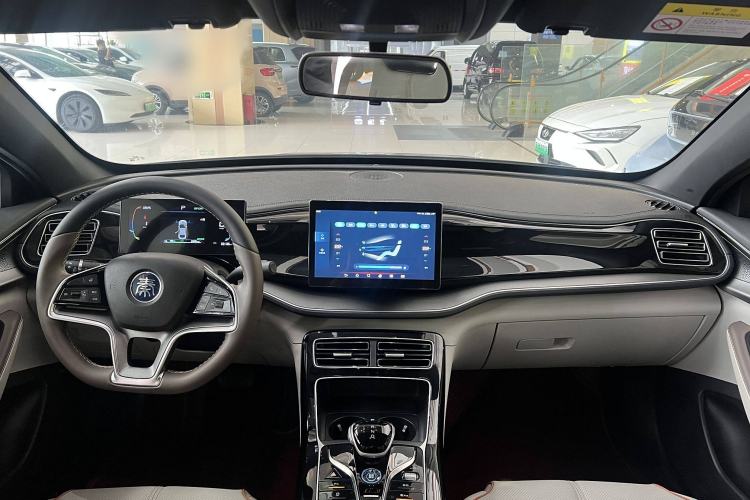 Used BYD Qin PLUS 2023 Champion Edition EV 510KM Leading Model Interior 4