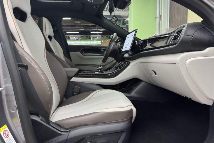 Used BYD Qin PLUS 2023 Champion Edition DM-i 120KM Excellence Model Interior 4