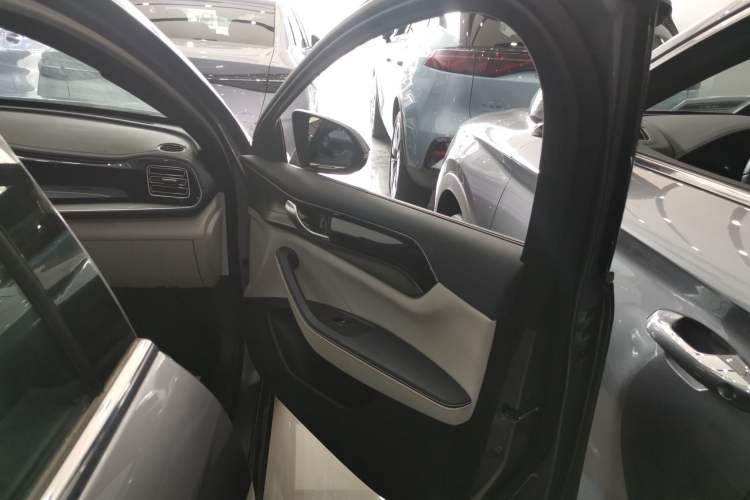 Used BYD Qin PLUS 2023 Champion Edition DM-i 120KM Excellence Model Interior 5