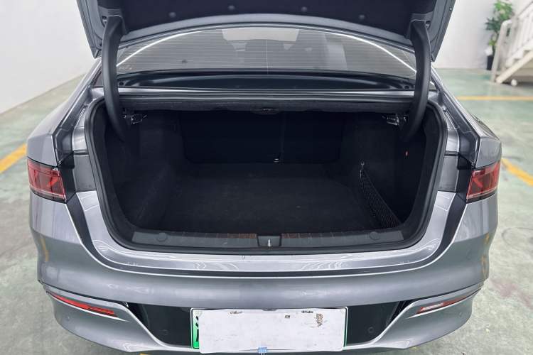 Used BYD Qin PLUS 2023 Champion Edition DM-i 120KM Leading Model Interior 5