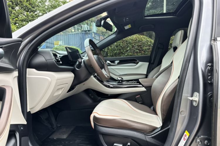 Used BYD Qin PLUS 2023 Champion Edition DM-i 55KM Superior Model Interior 6