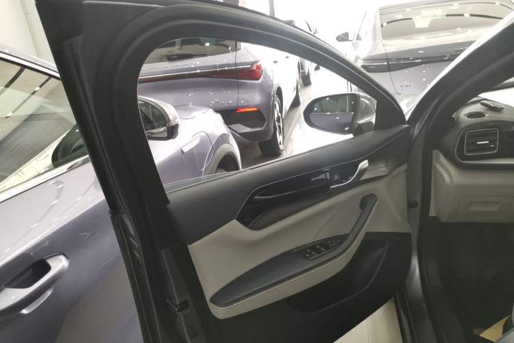 Used BYD Qin PLUS 2023 Champion Edition DM-i 120KM Excellence Model Interior 7