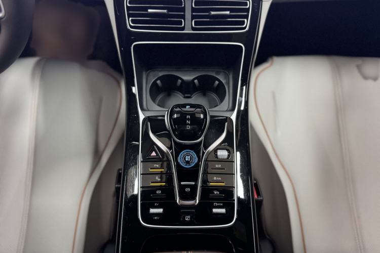 Used BYD Qin PLUS 2023 Champion Edition DM-i 120KM Excellence Model Interior 8