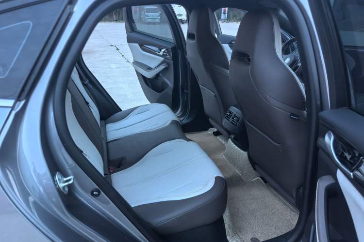 Used BYD Qin PLUS 2023 Champion Edition DM-i 55KM Leading Model Interior 8