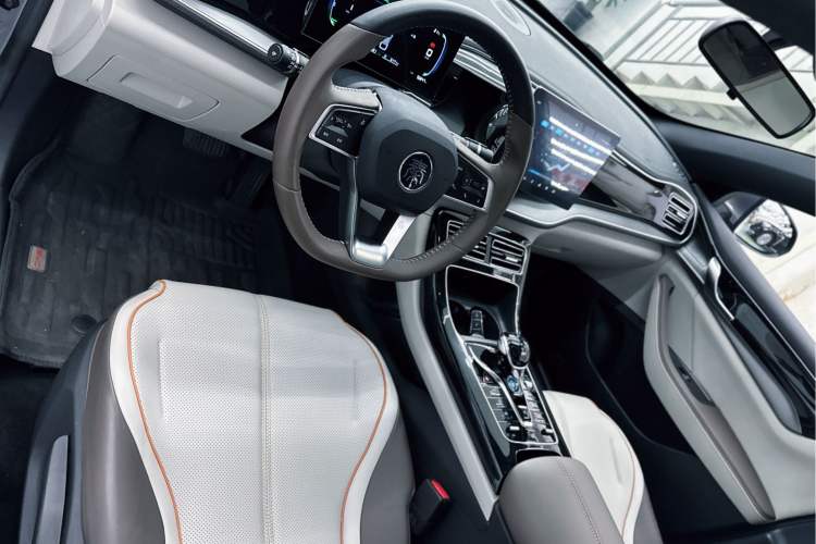 Used BYD Qin PLUS 2023 Champion Edition DM-i 120KM Leading Model Interior 8