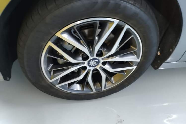 Used BYD Qin PLUS 2023 Champion Edition DM-i 120KM Leading Model Left Front Wheel Hub