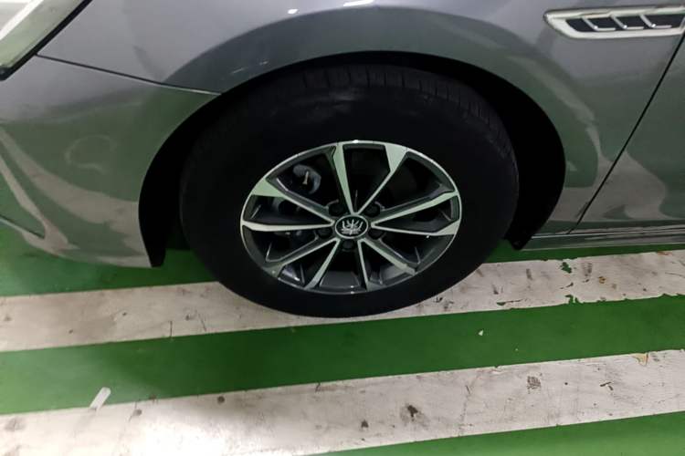 Used BYD Qin PLUS 2023 Champion Edition DM-i 55KM Leading Model Left Front Wheel Hub