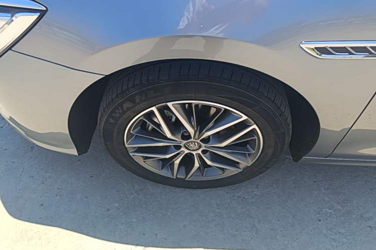 Used BYD Qin PLUS 2023 Champion Edition DM-i 120KM Leading Model Left Front Wheel Hub