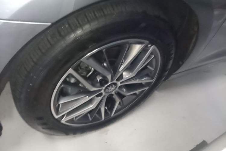 Used BYD Qin PLUS 2023 Champion Edition DM-i 55KM Superior Model Left Front Wheel Hub
