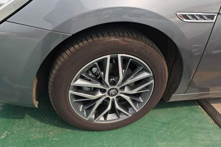 Used BYD Qin PLUS 2023 Champion Edition EV 510KM Excellence Model Left Front Wheel Hub
