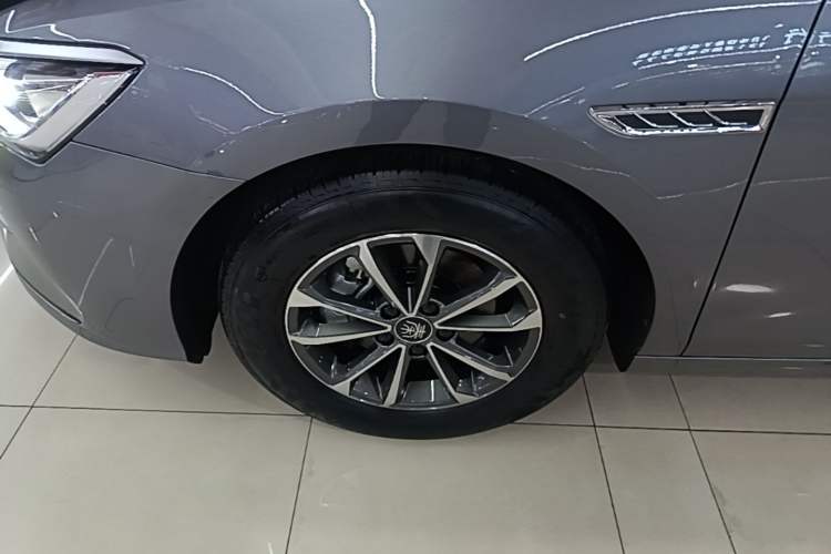 Used BYD Qin PLUS 2023 Champion Edition DM-i 55KM Leading Model Left Front Wheel Hub
