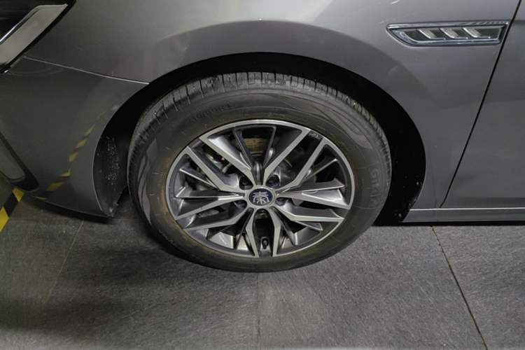 Used BYD Qin PLUS 2023 Champion Edition EV 420KM Superior Model Left Front Wheel Hub