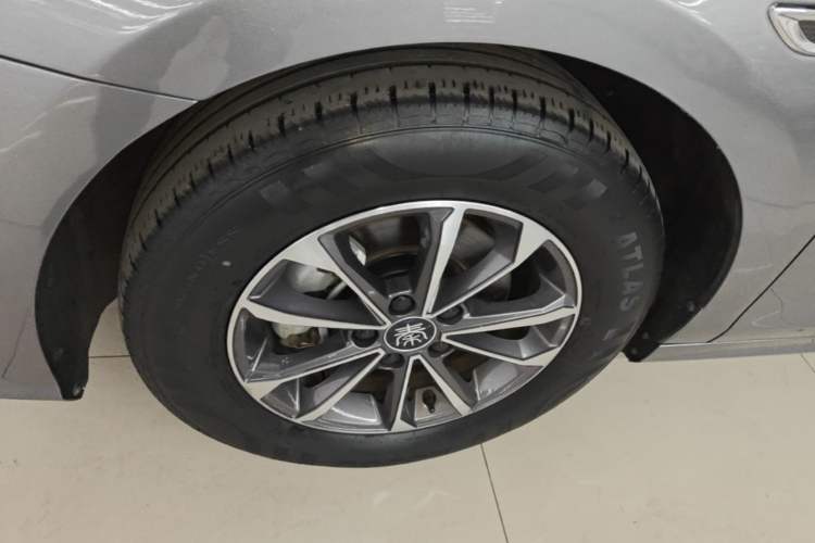Used BYD Qin PLUS 2023 Champion Edition DM-i 55KM Leading Model Left Front Wheel Hub