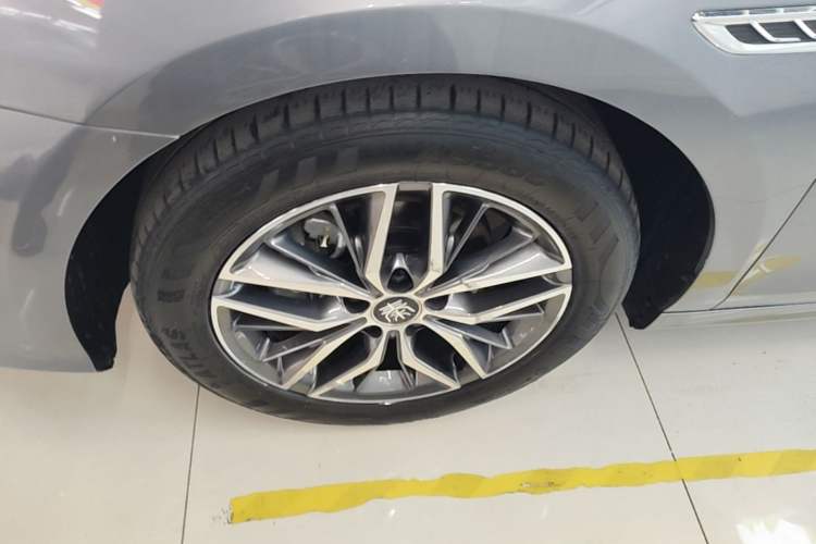 Used BYD Qin PLUS 2023 Champion Edition DM-i 55KM Superior Model Left Front Wheel Hub