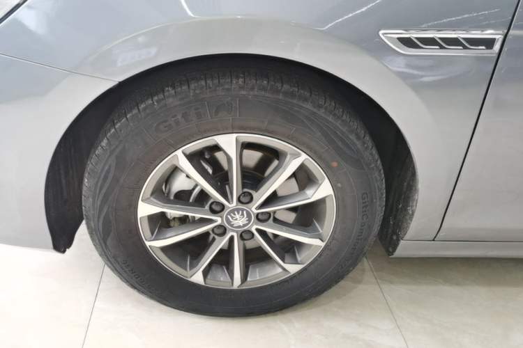 Used BYD Qin PLUS 2023 Champion Edition DM-i 55KM Leading Model Left Front Wheel Hub