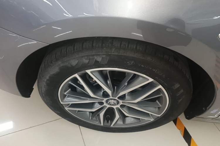 Used BYD Qin PLUS 2023 Champion Edition EV 420KM Superior Model Left Front Wheel Hub