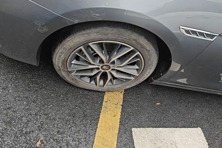 Used BYD Qin PLUS 2023 Champion Edition DM-i 55KM Superior Model Left Front Wheel Hub