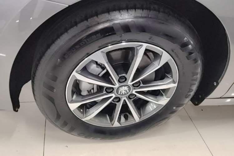 Used BYD Qin PLUS 2023 Champion Edition DM-i 55KM Leading Model Left Front Wheel Hub