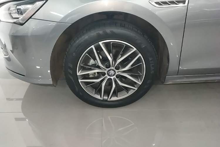 Used BYD Qin PLUS 2023 Champion Edition DM-i 120KM Excellence Model Left Front Wheel Hub