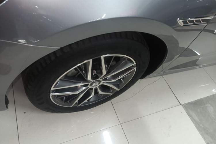 Used BYD Qin PLUS 2023 Champion Edition DM-i 120KM Excellence Model Left Front Wheel Hub
