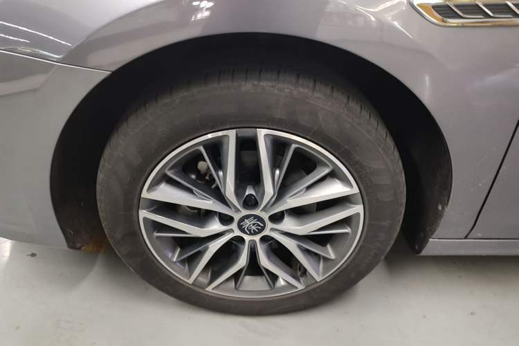 Used BYD Qin PLUS 2023 Champion Edition DM-i 120KM Beyond Model Left Front Wheel Hub