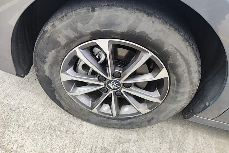 Used BYD Qin PLUS 2023 Champion Edition DM-i 55KM Leading Model Left Front Wheel Hub