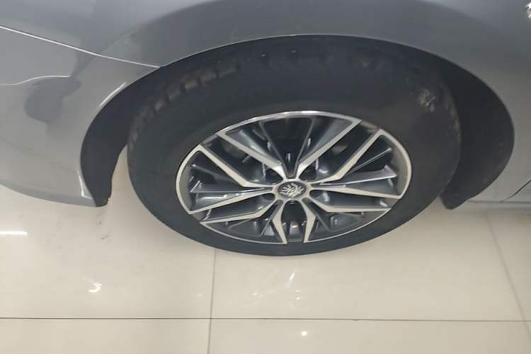 Used BYD Qin PLUS 2023 Champion Edition DM-i 120KM Excellence Model Left Front Wheel Hub