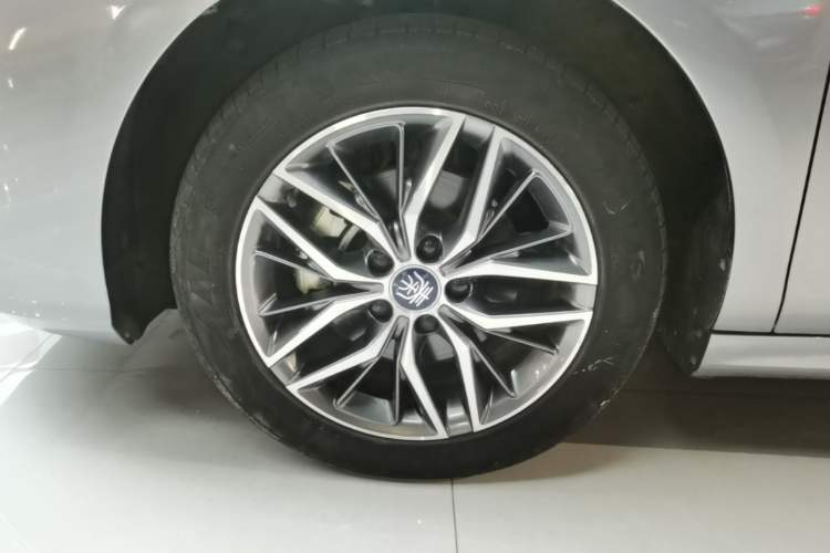 Used BYD Qin PLUS 2023 Champion Edition DM-i 120KM Leading Model Left Front Wheel Hub