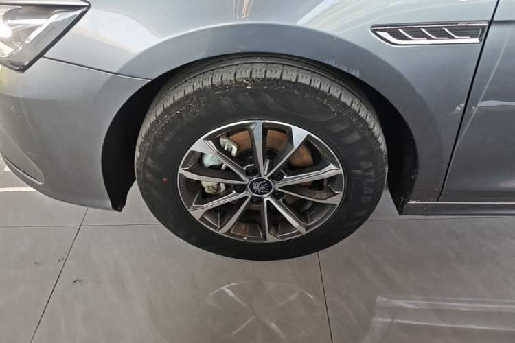 Used BYD Qin PLUS 2023 Champion Edition DM-i 55KM Leading Model Left Front Wheel Hub