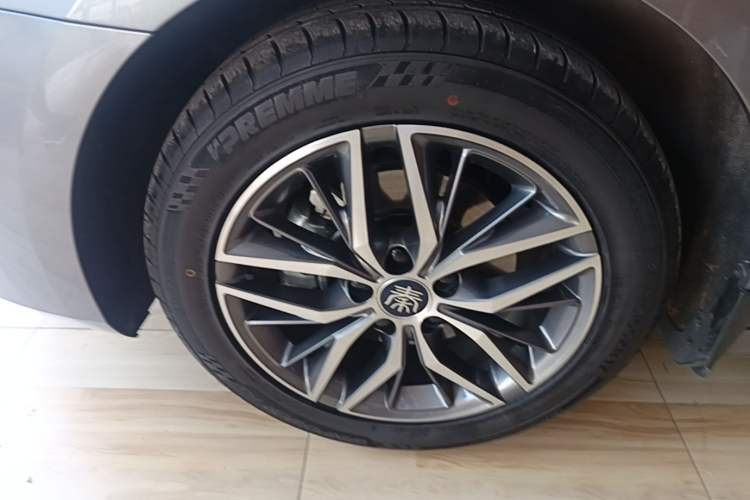 Used BYD Qin PLUS 2023 Champion Edition EV 420KM Leading Model Left Front Wheel Hub