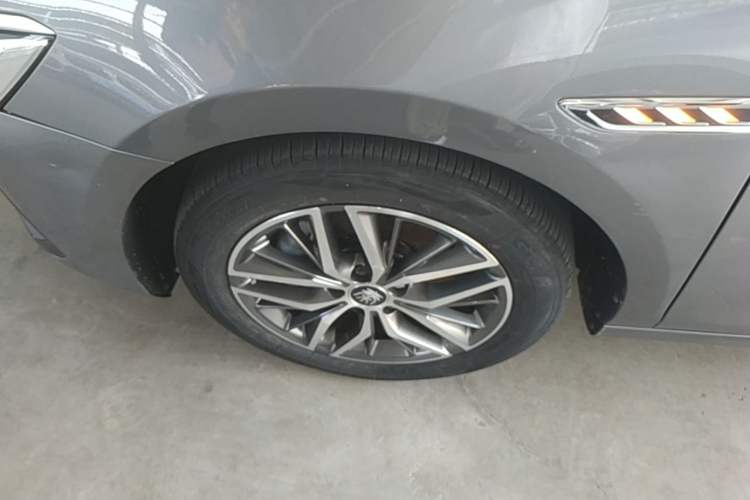 Used BYD Qin PLUS 2023 Champion Edition EV 510KM Excellence Model Left Front Wheel Hub