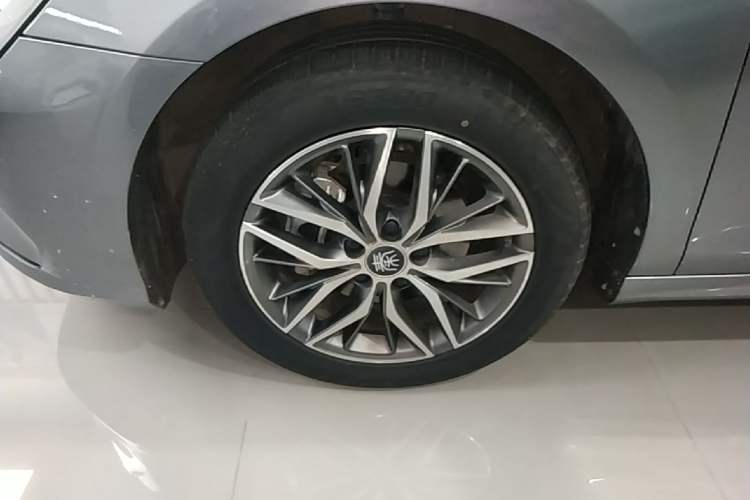Used BYD Qin PLUS 2023 Champion Edition DM-i 120KM Excellence Model Left Front Wheel Hub