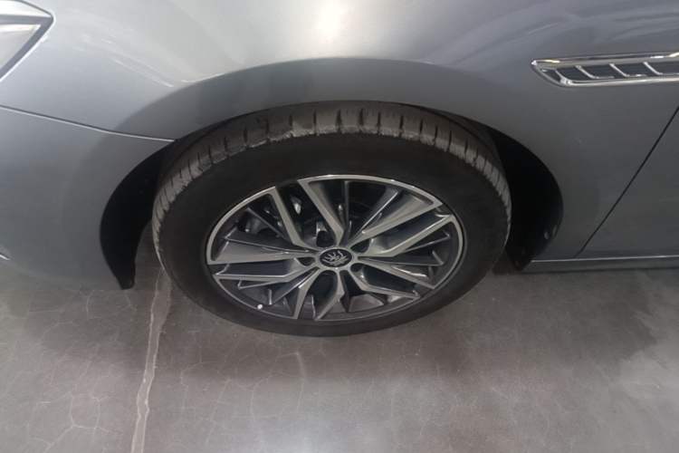 Used BYD Qin PLUS 2023 Champion Edition DM-i 120KM Excellence Model Left Front Wheel Hub
