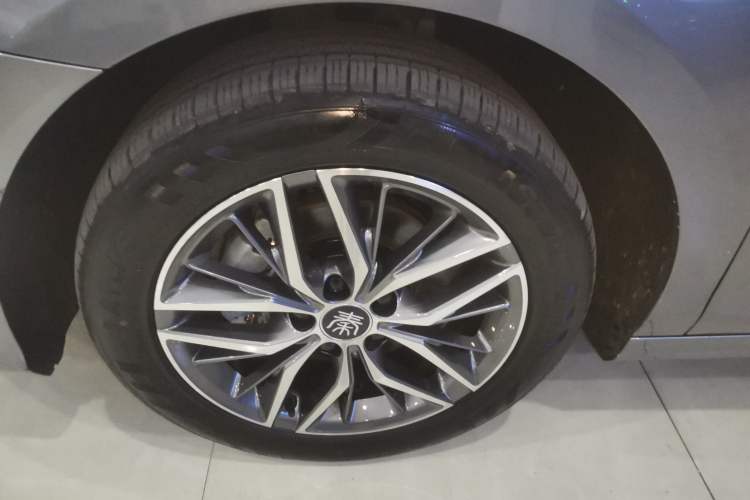 Used BYD Qin PLUS 2023 Champion Edition DM-i 120KM Leading Model Left Front Wheel Hub