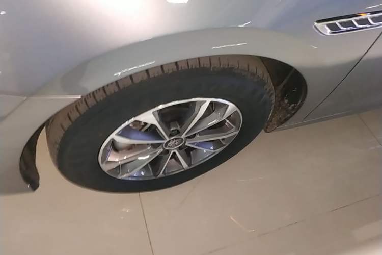 Used BYD Qin PLUS 2023 Champion Edition DM-i 55KM Leading Model Left Front Wheel Hub
