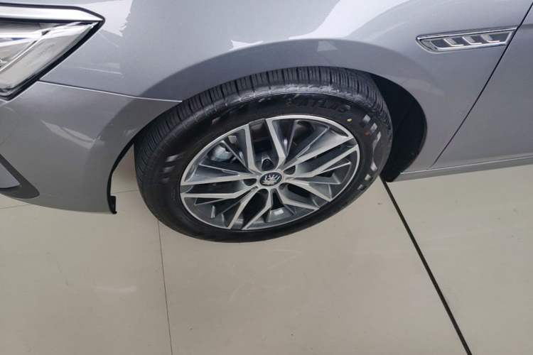 Used BYD Qin PLUS 2023 Champion Edition EV 510KM Excellence Model Left Front Wheel Hub