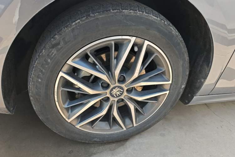Used BYD Qin PLUS 2023 Champion Edition EV 420KM Superior Model Left Front Wheel Hub