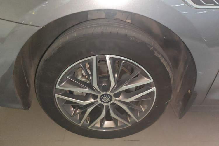 Used BYD Qin PLUS 2023 Champion Edition DM-i 120KM Beyond Model Left Front Wheel Hub