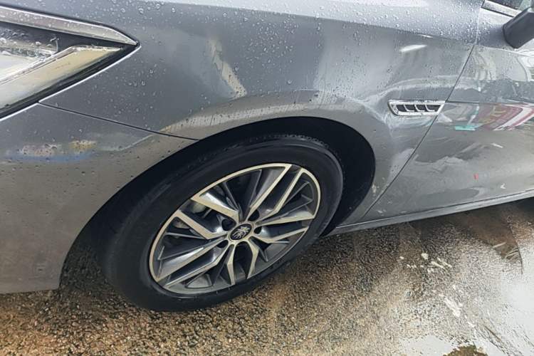 Used BYD Qin PLUS 2023 Champion Edition DM-i 55KM Superior Model Left Front Wheel Hub