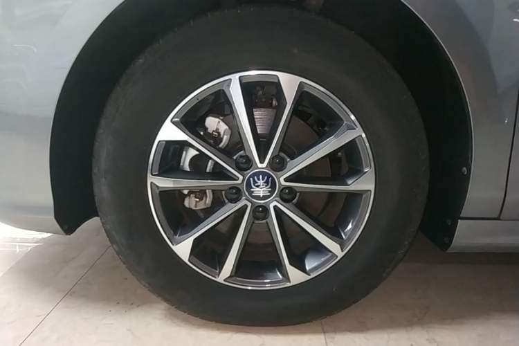 Used BYD Qin PLUS 2023 Champion Edition DM-i 55KM Leading Model Left Front Wheel Hub