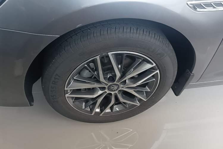 Used BYD Qin PLUS 2023 Champion Edition DM-i 120KM Beyond Model Left Front Wheel Hub