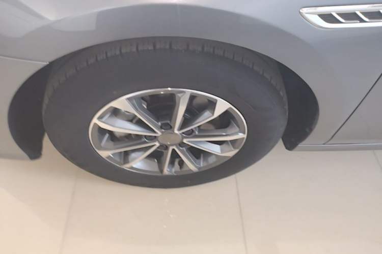 Used BYD Qin PLUS 2023 Champion Edition DM-i 55KM Leading Model Left Front Wheel Hub
