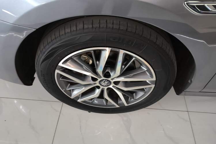 Used BYD Qin PLUS 2023 Champion Edition EV 510KM Beyond Model Left Front Wheel Hub