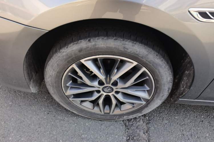 Used BYD Qin PLUS 2023 Champion Edition DM-i 120KM Excellence Model Left Front Wheel Hub