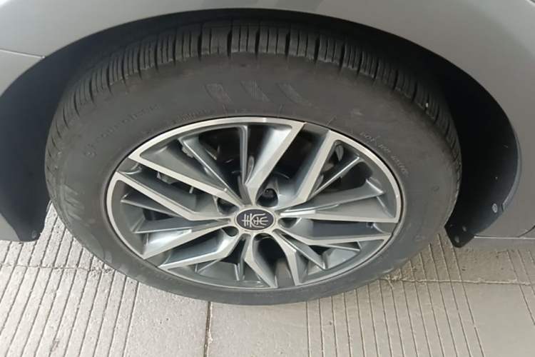 Used BYD Qin PLUS 2023 Champion Edition DM-i 120KM Excellence Model Left Front Wheel Hub