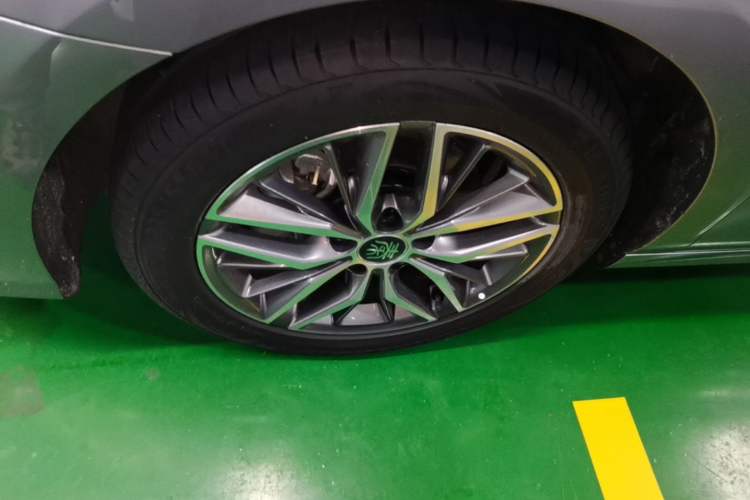 Used BYD Qin PLUS 2023 Champion Edition DM-i 55KM Superior Model Left Front Wheel Hub