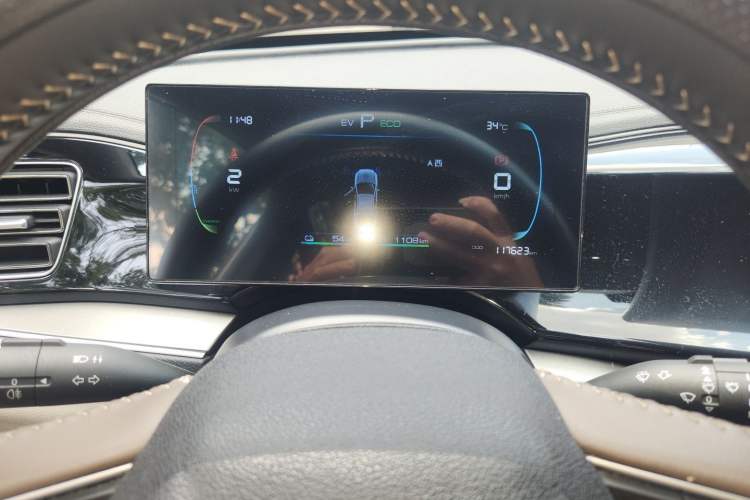 Used BYD Qin PLUS 2023 Champion Edition DM-i 120KM Beyond Model Odometer Close Up