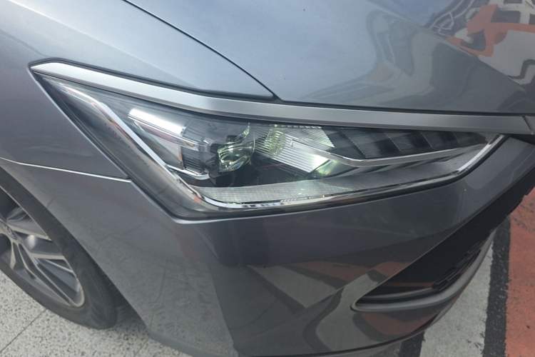Used BYD Qin PLUS 2023 Champion Edition DM-i 120KM Leading Model Right Front Headlight