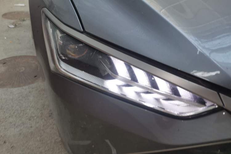Used BYD Qin PLUS 2023 Champion Edition DM-i 120KM Leading Model Right Front Headlight
